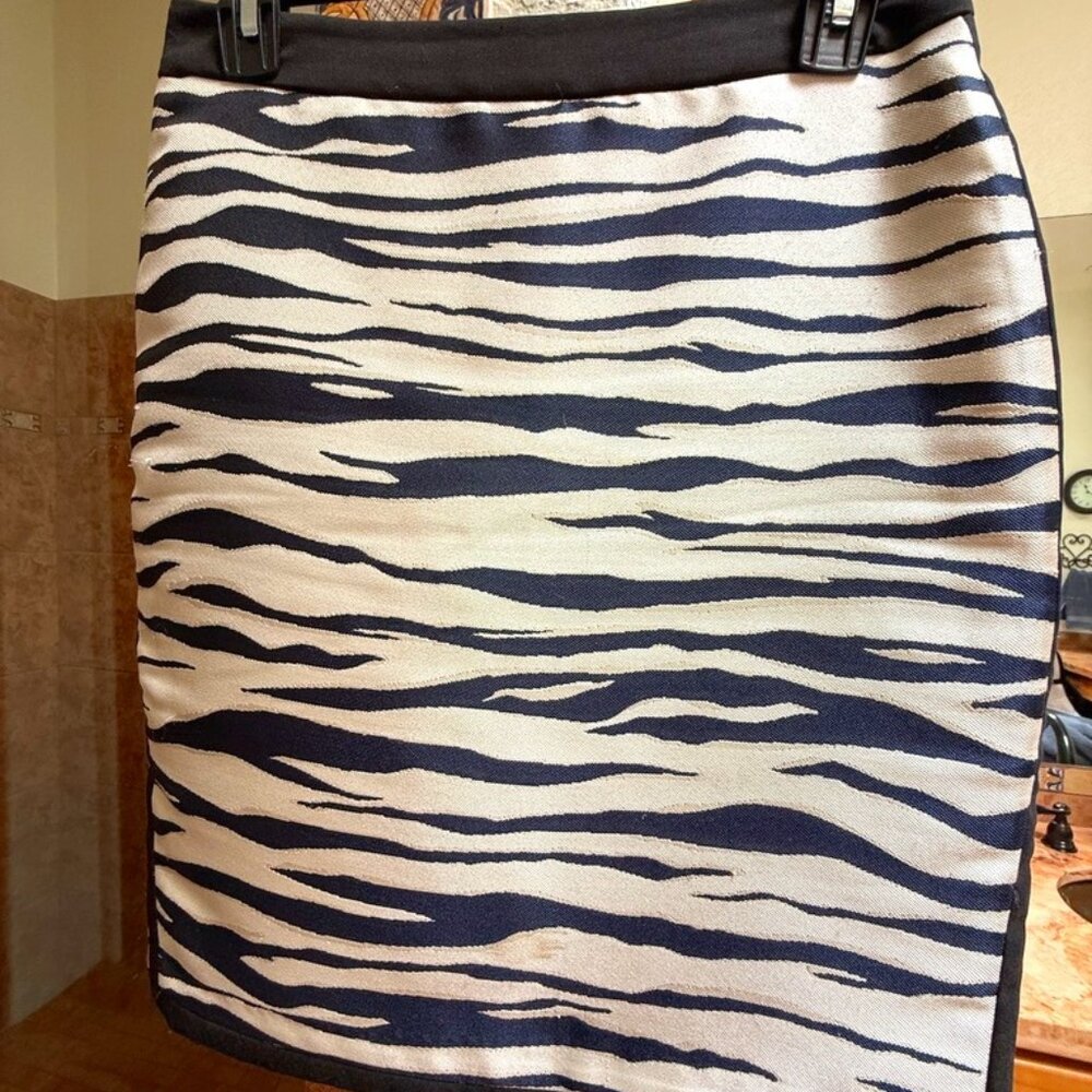 Tailored pencil skirt